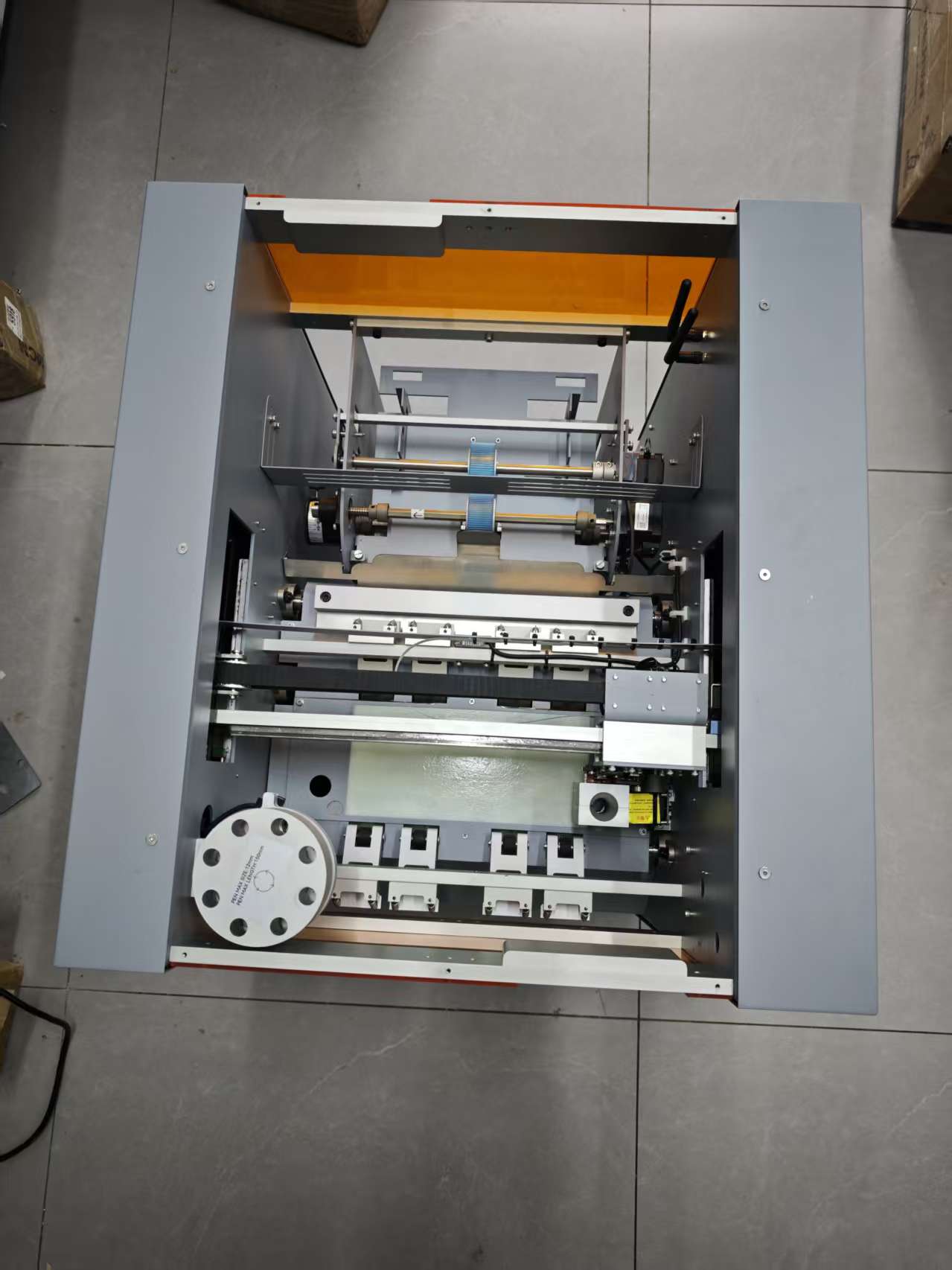 سلسلة UUNA TEK® iAuto Premium – أكبر آلة كتابة يدوية أوتوماتيكية في العالم | تكتب حتى 2400 رسالة أو 700 ظرف في كل تحميل | موديلات Premium و Premium Ultra